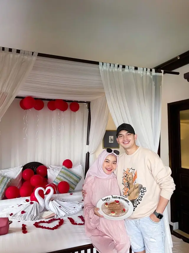 Hamil Anak Pertama, Ini 6 Potret Baby Bump Novia Giana Istri Ikbal Fauzi