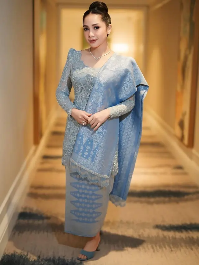 4 Gaya Serba Biru Muda Ibu Pejabat dan Artis yang Jadi Bridesmaid Putri Zulhas, Desy Permatasari hingga Nagita Slavina