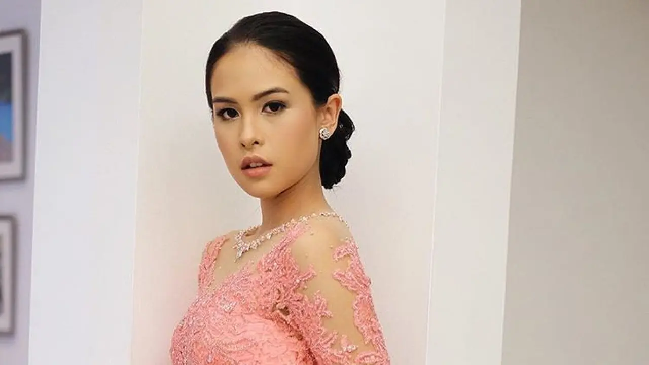 [Bintang] Cantik Indonesia, Maudy Ayunda dan 3 Seleb Kece Pakai Kebaya Pink