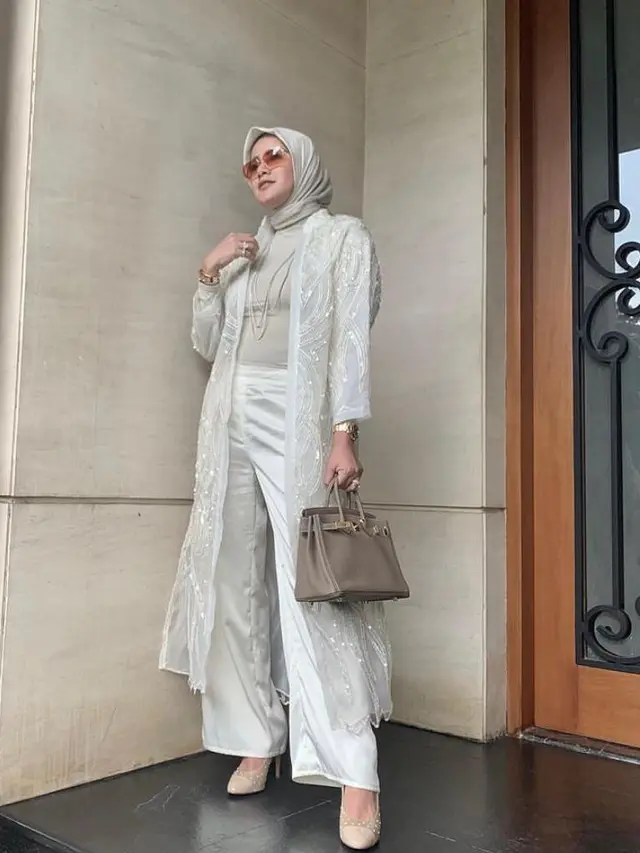 8 Ide Baju Kondangan Hijab Simple dengan Celana dari Dinda Hauw hingga Citra Kirana