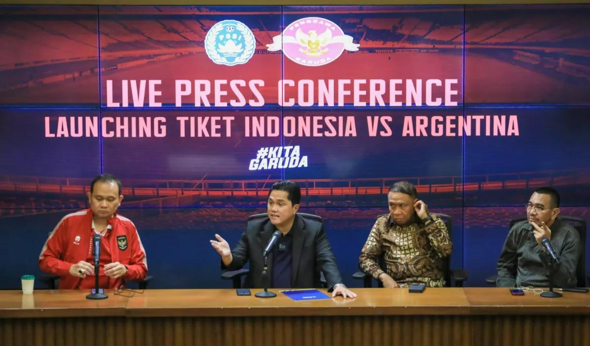 Tiket akan terbagi menjadi beberapa kategori dengan harga bervariasi untuk 19 Juni 2023 nanti:
- Kategori VIP Barat & Timur Rp4.250.000
- Kategori I Rp2.500.000
- Kategori II Rp1.200.000
- Kategori III Rp600.000