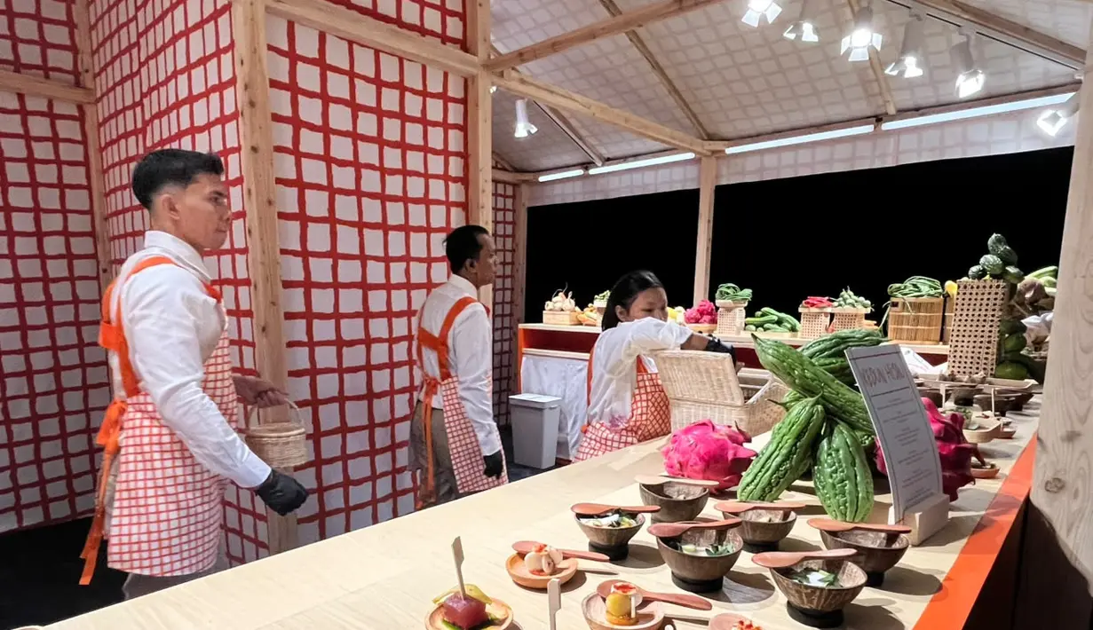 Aneka kuliner dihadirkan dalam bentuk canpe dan porsi mungil. Dari tuna tartate Maluku, rujak, lumpia gado, wagyu satay, baked bone marrow gulai dan masih banyak lainnya. / Foto dok: Fimela.com.