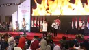 Grup band Padi Reborn saat memeriahkan penutupan perdagangan bursa efek Indonesia tahun 2019 di BEI, Jakarta, Senin (30/12/2019). Padi Reborn menghibur para tamu undangan dalam penutupan perdagangan tersebut. (Liputan6.com/Angga Yuniar)