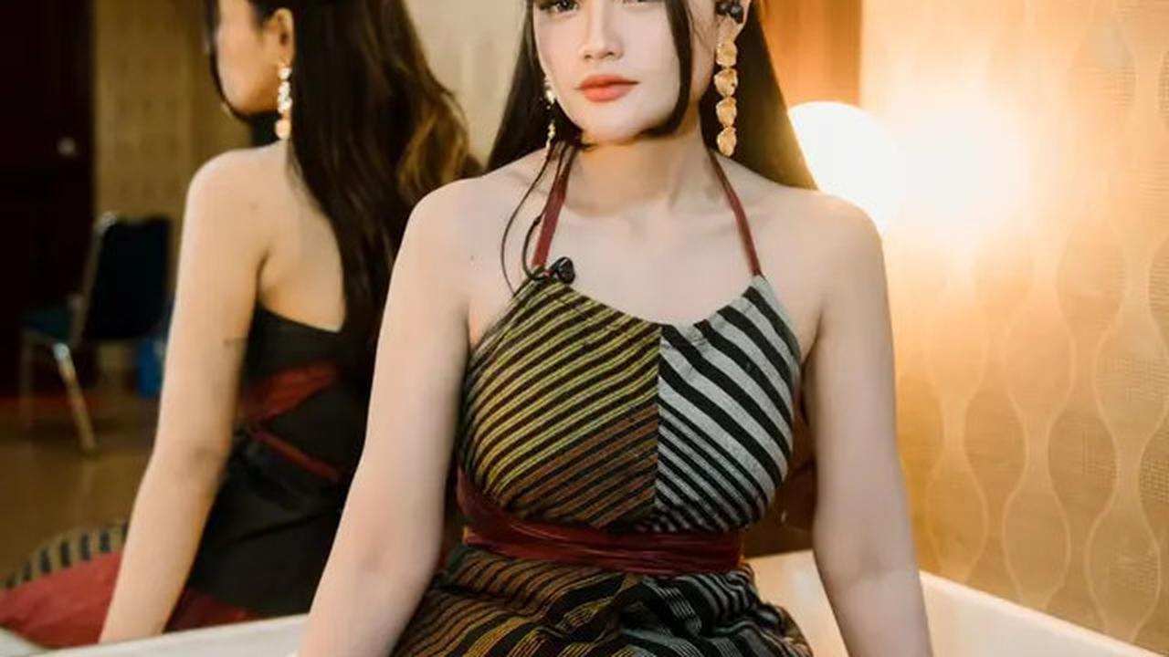 6 Inspirasi Gaya Rambut Fanny Soegi, dari Panjang hingga Pendek yang Bikin Pangling