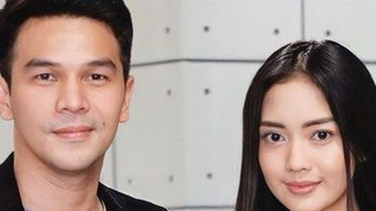 Ijonk Mengaku Pacaran, Ini 10 Potret Kemesraan Jonathan Frizzy dan Ririn Dwi Ariyanti yang Jarang Dibagikan di Media Sosial