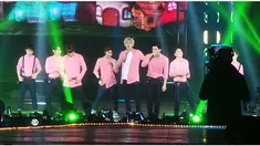 EXO sukses membuat penggemar setia yang disebut EXO-L terpana dengan penampilannya dalam EXO Planet 2 di Indonesia. Seperti apa ceritanya? Saksikan hanya di Starlite!