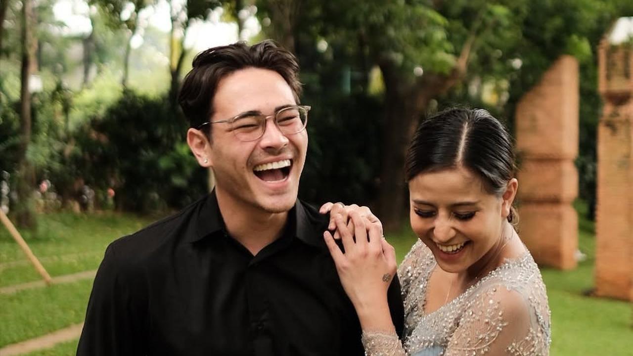 7 Potret Ganteng dan Gagah Abyakta Ernoult Pacar Baru Awkarin yang Punya Wajah Bule