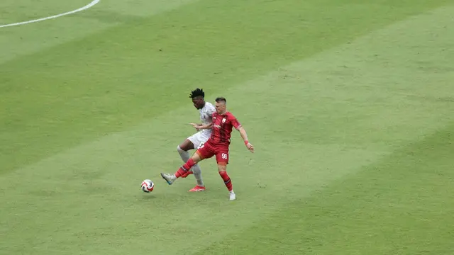 Persis Solo