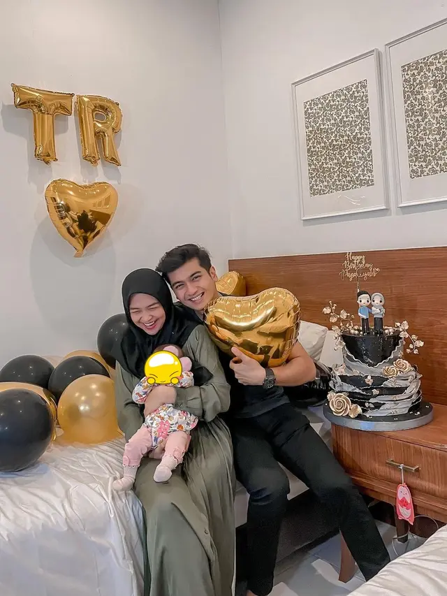 6 Potret Ulang Tahun Teuku Ryan, Dirayakan Dinner Romantis Pemandangan Langit