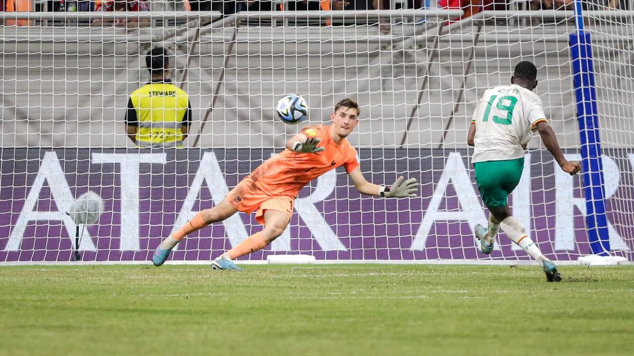 Semifinal lainnya dipastikan menjadi milik timnas U-17 Argentina dan Jerman.&nbsp;<br>