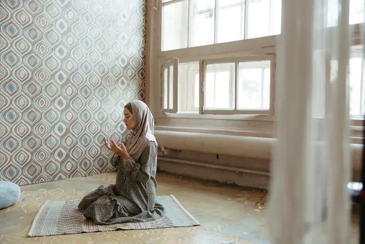 Suci dari Haid di Waktu Ashar, Haruskah Qadha Sholat Dzuhur? Ini Kata Buya Yahya