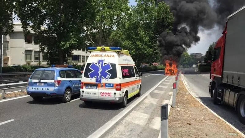 BMW i3 terbakar