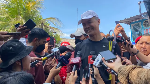 Ganjar Pranowo Blusukan ke Pasar Kliwon Solo, Minggu (24/12/2023).
