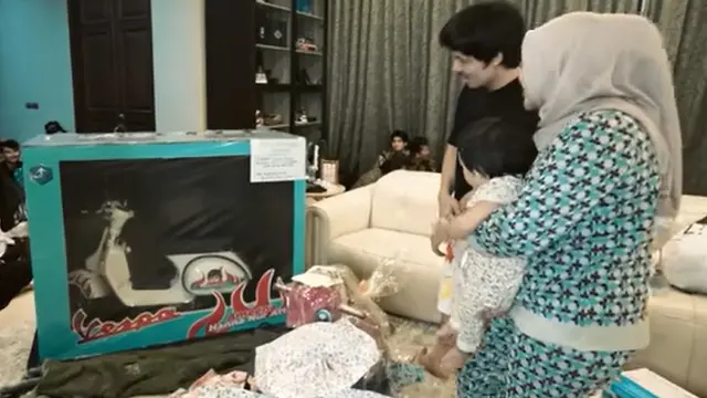 Kado ultah Ameena (YouTube/AH)