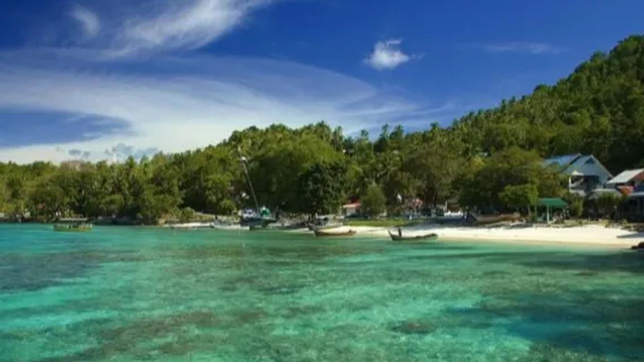 Sebagai negara kepulauan, Indonesia memiliki ribuan pulau. Badan Pusat Statistik (BPS) mencatat pada 2022 Indonesia memiliki sekitar 17.000 pulau.