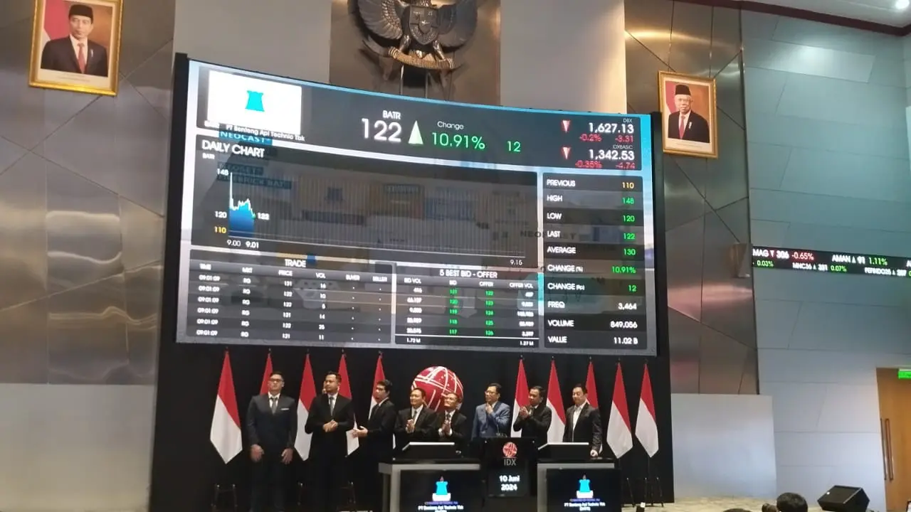 PT Benteng Api Technic Tbk (BATR) resmi mencatatkan saham perdana atau Initial Public Offering (IPO) di Bursa Efek Indonesia (BEI), Senin (10/6/2024). (Gagas/Liputan6.com)