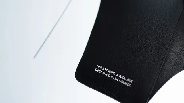 Tas Ponsel Mewah Kolaborasi Realme dan Heliot Emil Eksis di Runway Paris Fashion Week 2022