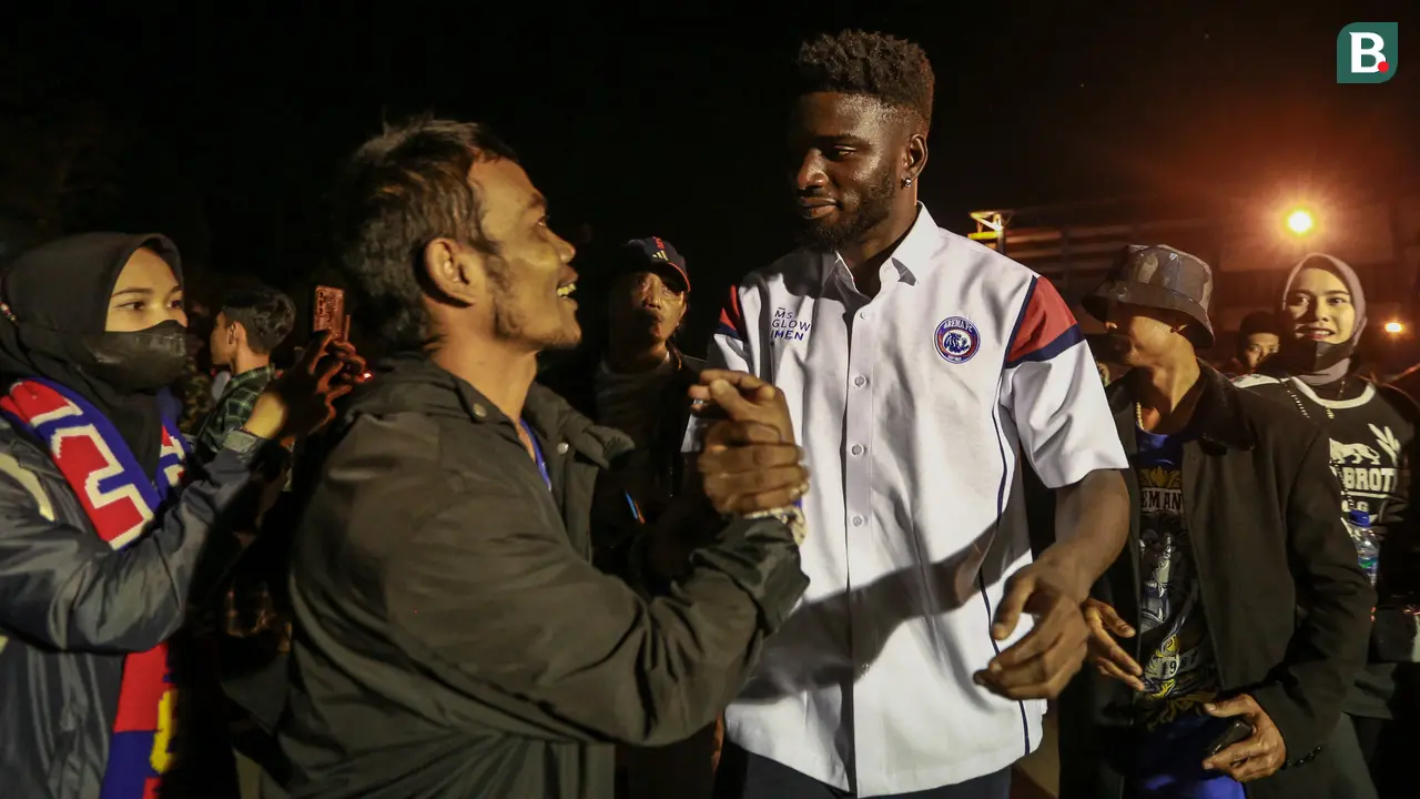 Foto: Gelar Doa Bersama, Ribuan Masyarakat Penuhi Stadion Kanjuruhan