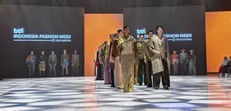 Closing ceremony Indonesia Fashion Week (IFW) 2026 di Jakarta International Convention Center (JICC), Senayan, 2 Agustus 2026. (Liputan6.com/Asnida Riani)