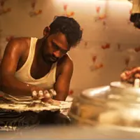 Salah satu penjual makanan di Dharavi, India. | dok. Slumfood Millionaire