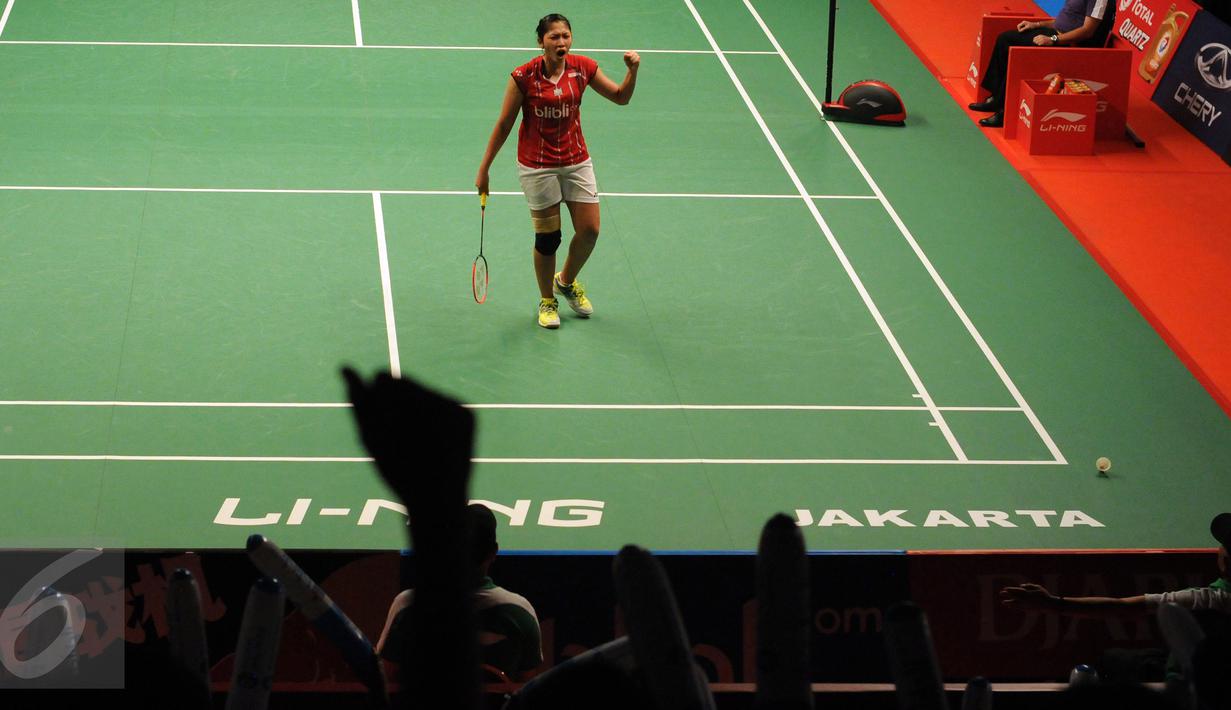 Pebulutangkistunggal Putri Indonesia, Lindaweni Fanetri berteriak saat laga melawan Tai Tzu Ying (China Taipei) di Total BWF World Championships 2015 di Jakarta, Jumat (14/8/2015). Lindaweni unggul 14-21 22-20 21-12. (Liputan6.com/Helmi Fithriansyah)