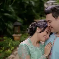 Mantan artis cilik Chikita Meidy tidak lama lagi akan menyandang status istri dari Indra Aditya. Pada Minggu, 7 Januari 2018 Indra resmi melamar Chikita, artis yang terkenal tahun 1990-an. (Instagram/dekraftwedding)