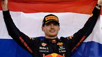 Verstappen juga menjadi pembalap Belanda pertama yang mampu menjuarai F1, sekaligus merupakan pembalap Red Bull Racing pertama yang menjuarai F1 sejak Sebastian Vettel pada 2013. (AFP/Andrej Isakovic)