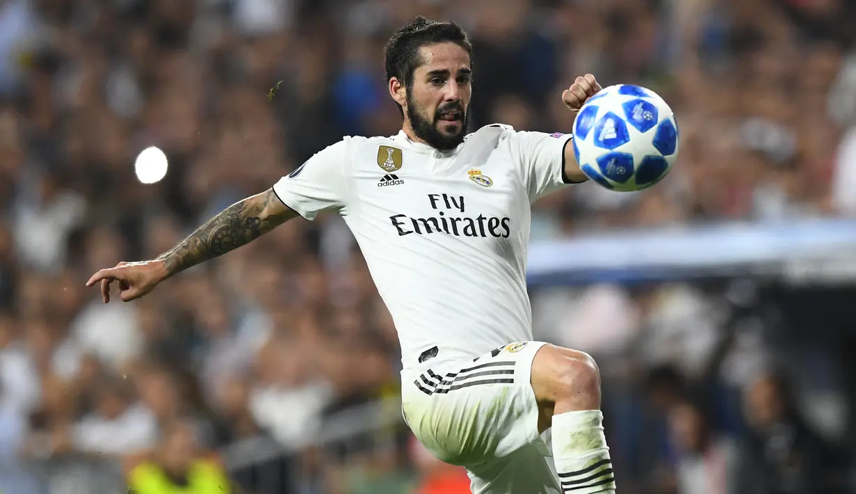 Isco. Gelandang serang Spanyol berusia 30 tahun ini kini berstatus tanpa klub usai meninggalkan Real Madrid yang telah diperkuatnya selama 9 musim, pada akhir musim 2021/2022. Ia didatangkan Real Madrid dari Malaga pada awal musim 2013/2014 dengan nilai transfer 30 juta euro atau kini setara Rp467 miliar dan total tampil dalam 352 laga di semua ajang dengan torehan 53 gol dan 56 assist. Beberapa gelar bergengsi mampu diraih, di antaranya 3 gelar La Liga dan 4 trofi Liga Champions. (AFP/Gabriel Bouys)