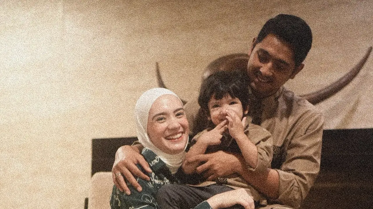 Arya Saloka bersama keluarga (Instagram/arya.saloka)