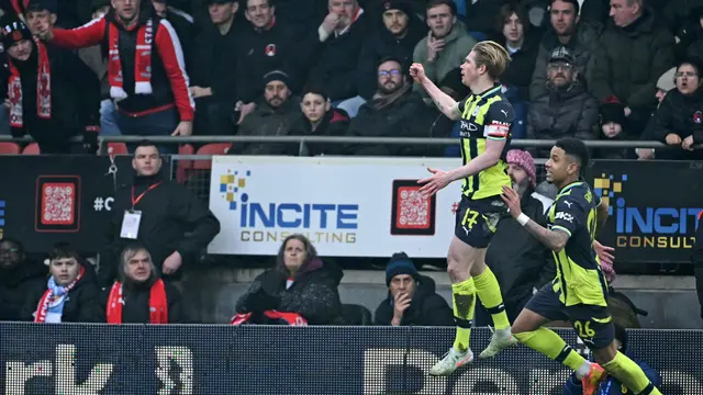 Foto: Abdukodir Khusanov dan Kevin De Bruyne Cetak Gol, Manchester City Susah Payah Taklukkan Leyton Orient di Piala FA
