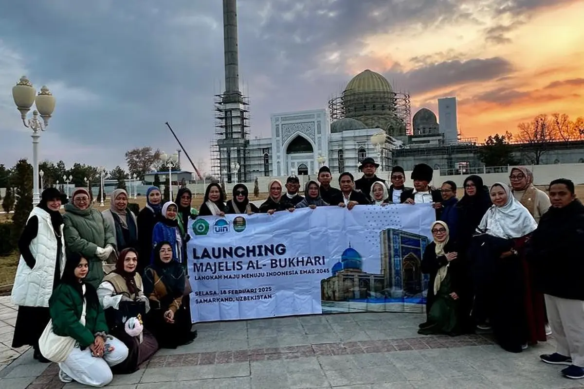 Kunjungan Delegasi UIN Jakarta dan IIQ Jakarta ke Makam Imam Bukhari di Samarkand Uzbekistan