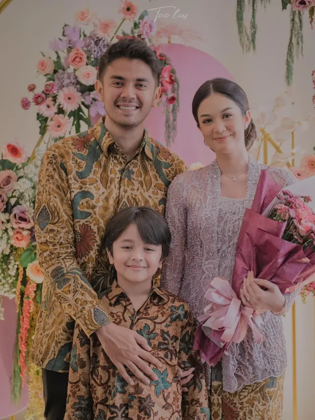 Hamil Anak Laki-laki, Ini 6 Potret Faradilla Yoshi Bersama Suami dan Putra Sambung
