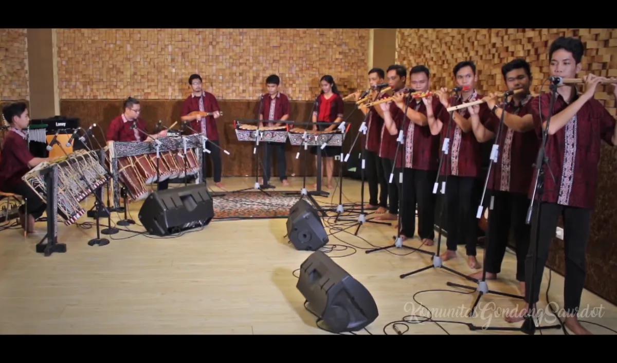 Mirip angklung dan jadi pianonya orang Batak