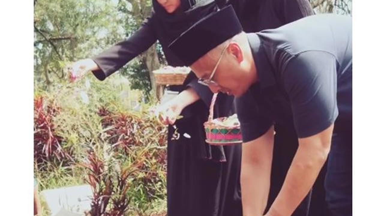 6 Potret Pemakaman Ayah Marshanda di Malang, Sienna Turut Antar Kakek