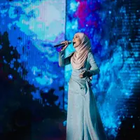 Kemunculan perdana ibu satu anak ini langsung disambut empat penghargaan di ajang bergengsi tahunan, SCTV Music Awards 2023. [Foto: IG/lestykejora].