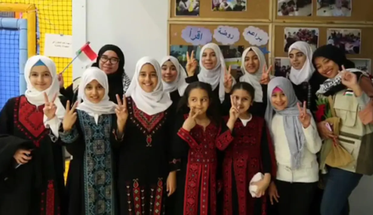 Penyanyi dan pencipta lagu Melly Goeslaw telah sampai di Istambul, Turki. Perjalanan panjang sebagai Duta Kemanusiaan Indonesia ia datang ke Palestina untuk memberikan bantuan. (Instagram/melly_goeslaw)