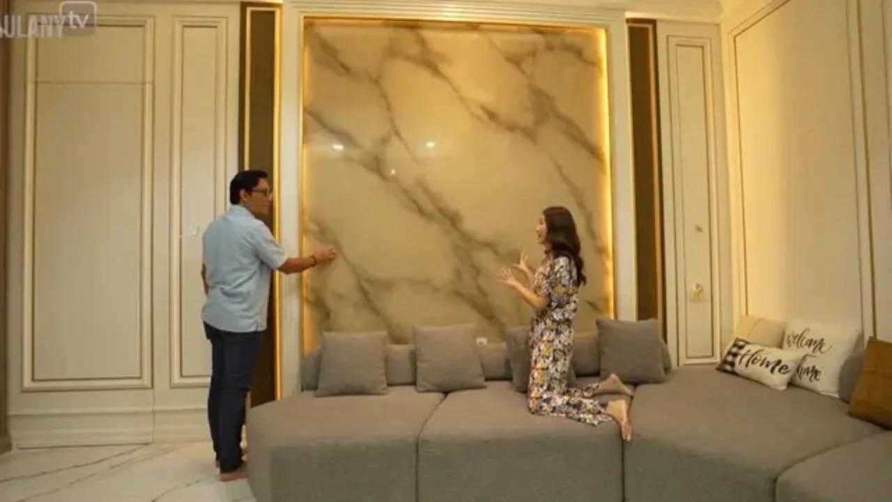 6 Potret Ruang Keluarga di Rumah Sarwendah, Konsepnya Modern dan Unik