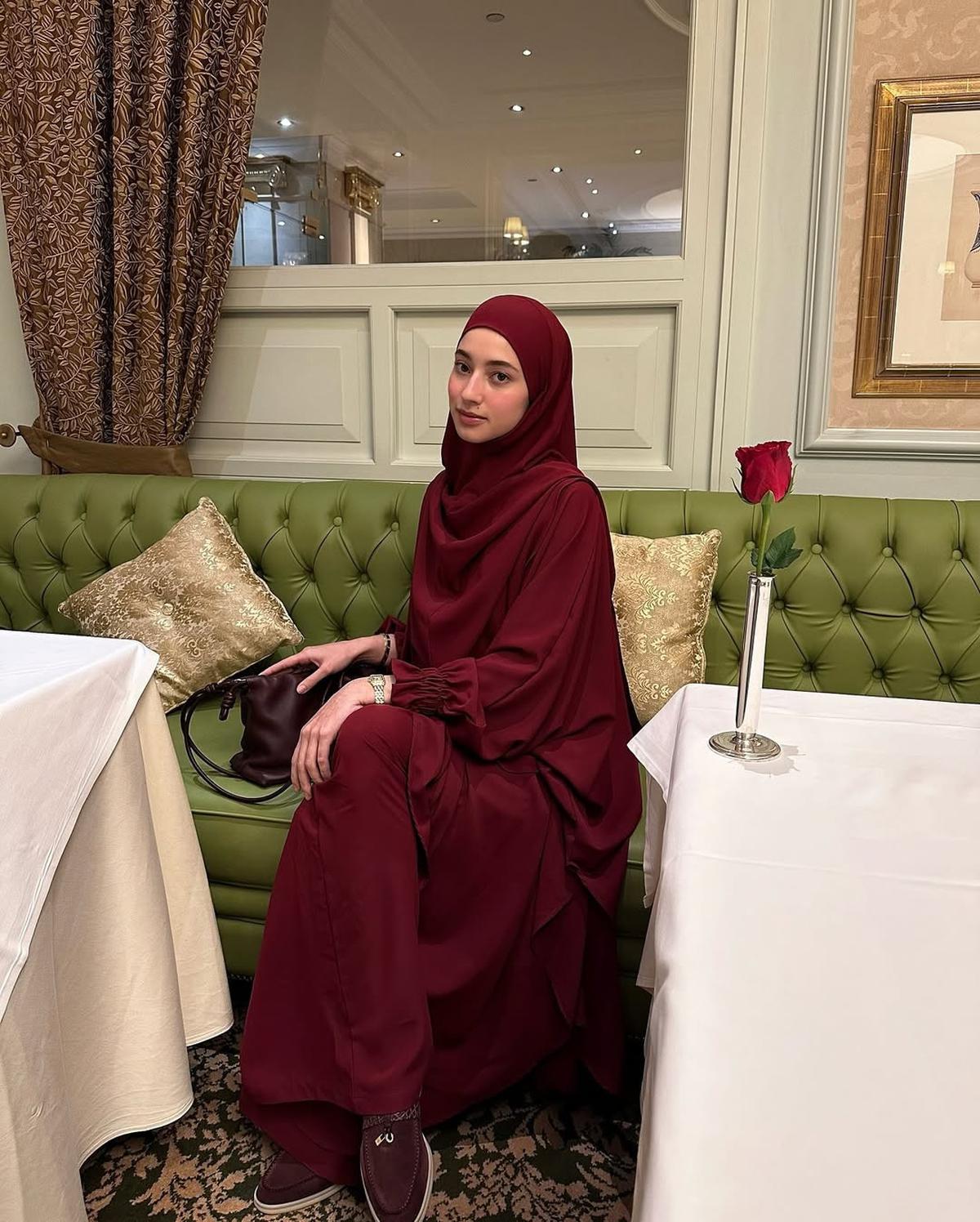Potret Cantik Ameera Khan Pacar Jefri Nichol saat Tampil Berhijab