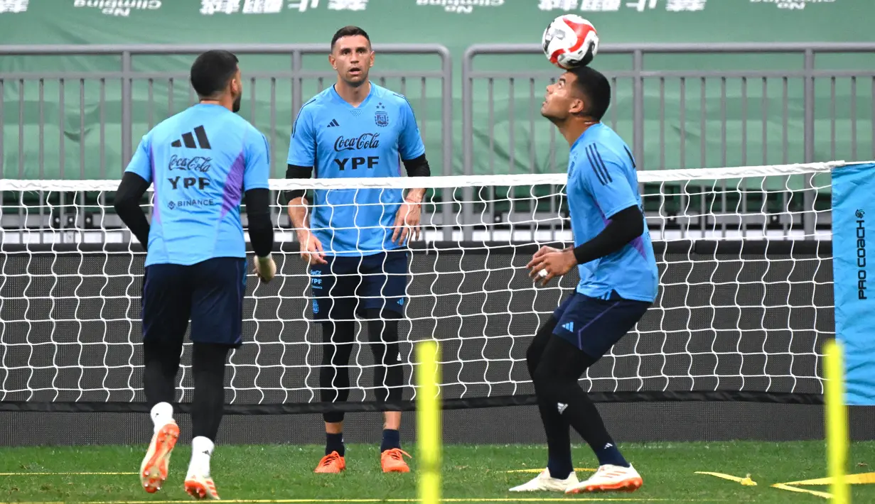Desember lalu, Argentina dan Australia bertemu di babak 16 besar Piala Dunia 2022. Waktu itu, Argentina menang 2-1. (Photo by Pedro PARDO / AFP)