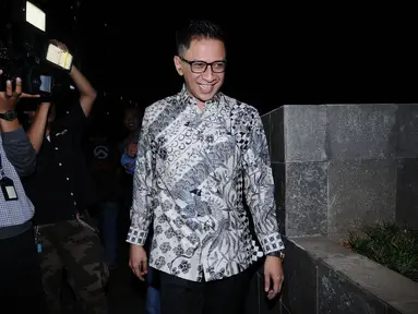 Kepala Staf Ketua Umum PSSI Iwan Budianto usai diperiksa KPK, Jakarta, Rabu (11/10). Iwan selaku Dirut Hotel Ijen Suites diperiksa sebagai saksi dugaan suap pengadaan barang dan jasa di lingkungan Pemkot Batu TA 2017. (Liputan6.com/Helmi Fithriansyah)