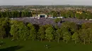 Ratusan ribu orang memadati panggung Leicester City untuk perayaan juara liga Inggris di Inggris, (17/5). Suasana makin meriah dengan hiburan musik yang dihadirkan oleh Leicester City. (Reuters / Jason Cairnduff)