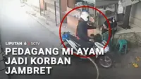 Waspada, penjambret makin hari makin nekat. Ponsel milik wanita pedagang mi ayam di Bekasi, Jawa Barat, dijambret saat korban sedang menunggu pelanggan.