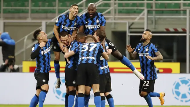 FOTO: Ibrahimovic Diusir Wasit, Eriksen Bawa Inter Milan Depak AC Milan dari Coppa Italia