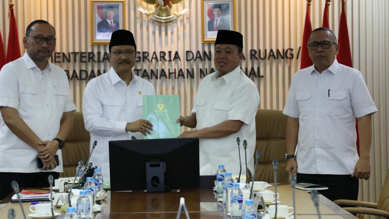 Gus Ipul dan Nusron Wahid Bertemu Bahas Percepatan Sertifikasi Lahan untuk Sekolah Rakyat
