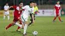 Gelandang Timnas Indonesia U-19, Feby Eka Putra, menggiring bola saat melawan Filipina U-19 pada laga Piala AFF U-18 di Stadion Thuwunna, Myanmar, Kamis (7/9/2017). Indonesia menang 9-0 atas Filipina. (Liputan6.com/Yoppy Renato)