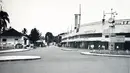 Persimpangan jalan dekat Oro-Oro Dowo. Terlihat ada dealer Chevrolet dan Willys dari spanduk yang dipamerkan.(Source: jelajahmalangku.blogspot.com)