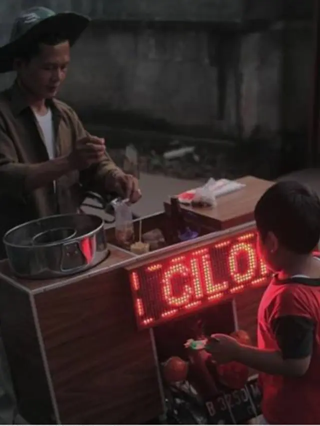 6 Cara Promosi Penjual Cilok Ini Nyeleneh Banget