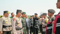 Kapolri Jenderal Listyo Sigit Prabowo pimpin apel gelar pasukan Operasi Mantap Brata terkait dengan pengamanan seluruh rangkaian Pemilu 2024, di Lapangan Monas, Jakarta, Selasa (17/10/2023). (Foto: Istimewa)