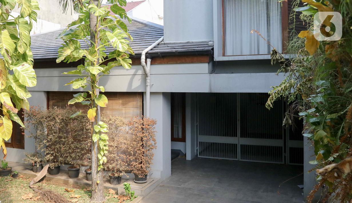 Penggeledahan yang berlangsung oleh penyidik sejak pukul 12.00 WIB rampung terlaksana sekitar pukul 14.30 WIB. (Liputan6.com/Herman Zakharia)