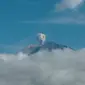 Gunung Semeru mengalami erupsi dengan melontarkan abu vulkanik setinggi sekitar 600 meteri dari kawah, pagi ini Rabu (21/6/2023). (Liputan6.com/ Dok PVMBG)